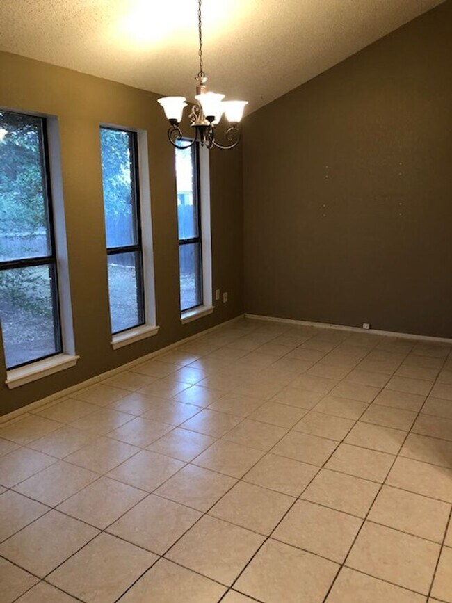 Building Photo - 8026 Vita Ct