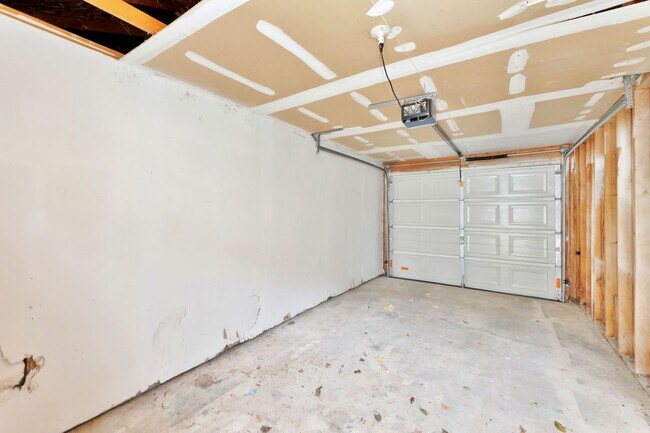 Building Photo - 5510 S Gold St