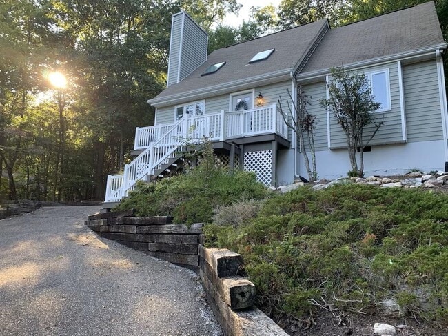 Building Photo - 225 Grouse Dr