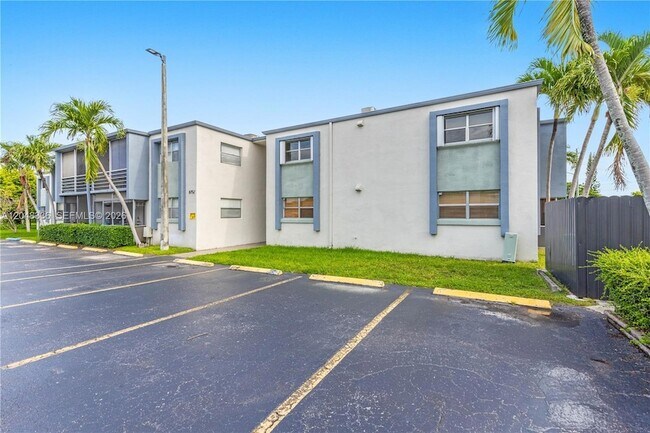 Building Photo - 8752 SW 12th St