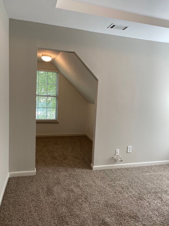 Building Photo - Updated 4 Bed/2.5 Bath in Great Swim/Tenni...