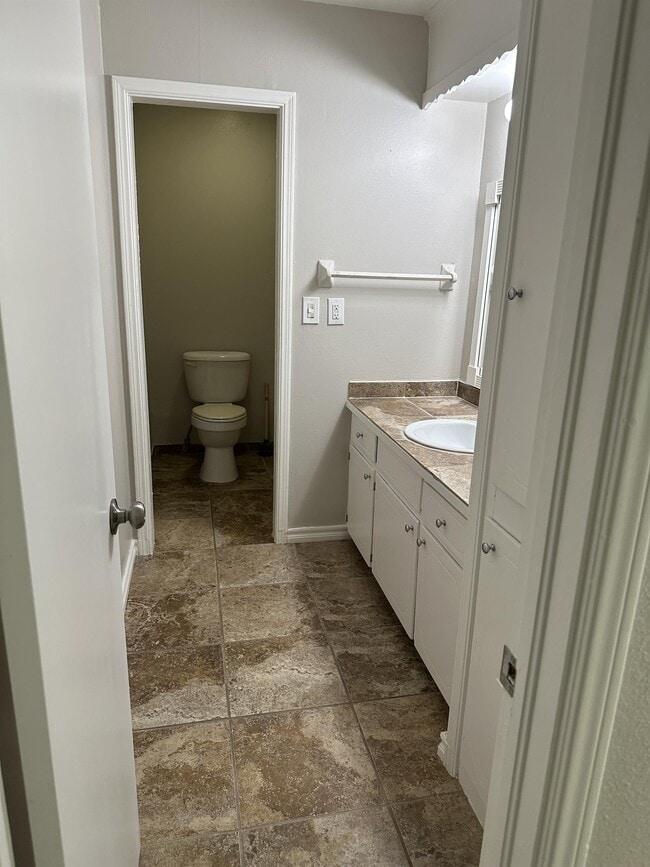 Building Photo - 403 E F St