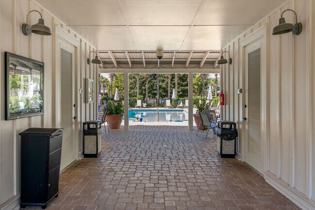 Building Photo - 2469 Bungalo Ln