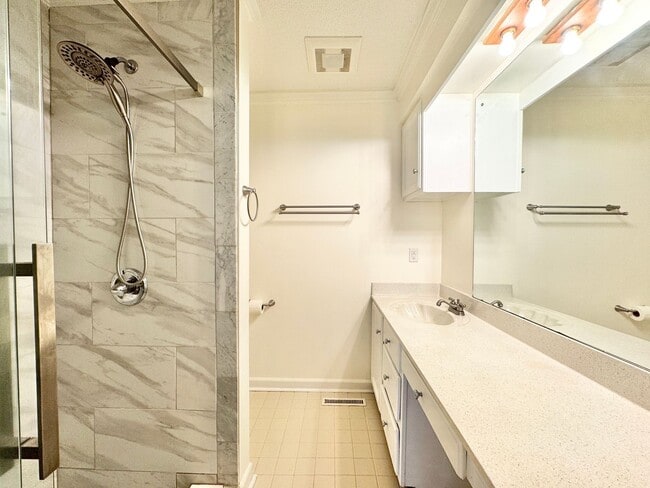 Building Photo - Spacious 3 Bedroom with Backyard Pool