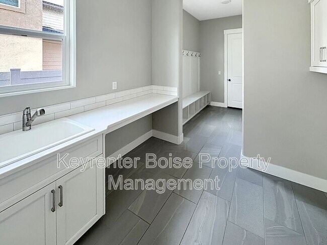 Building Photo - 8081 W Brooks Dr