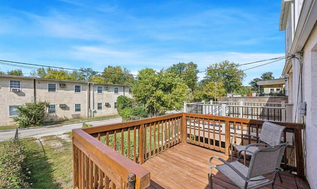 Building Photo - 108 Maple St