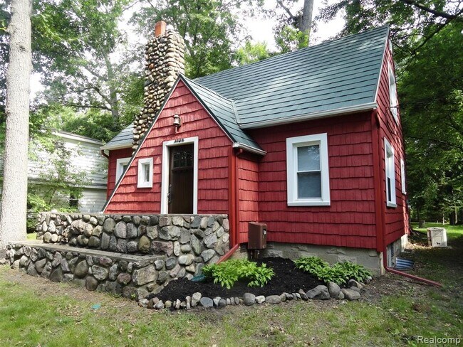 Building Photo - 1726 Lyka