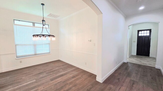 Building Photo - 2206 Hartley Dr