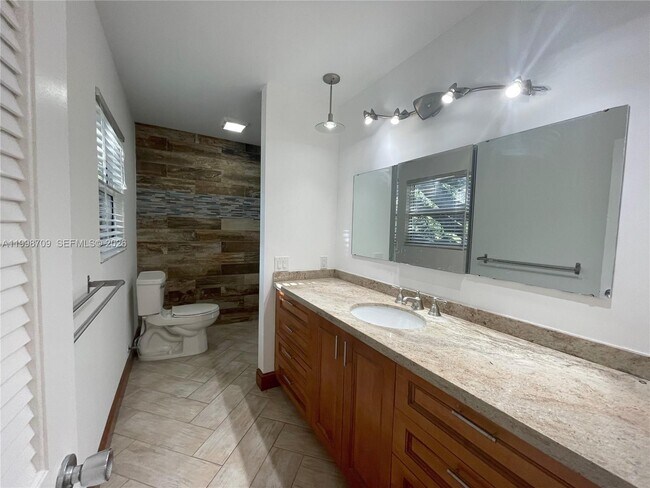 Building Photo - 258 SW 1st Ct