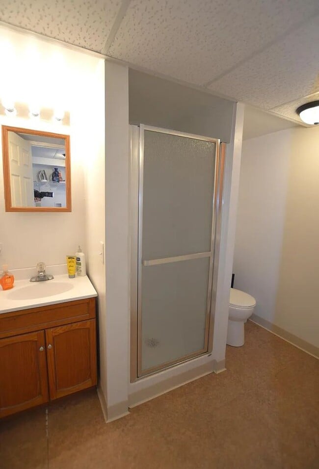 Building Photo - Beautiful 4 bedroom home