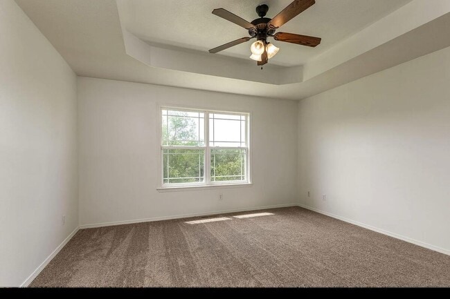 Building Photo - 523 Amber Ave