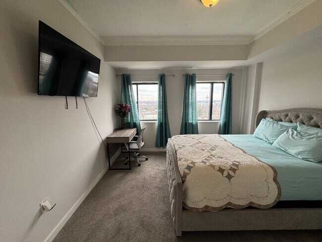 Building Photo - One Bedroom Furnished/Unfurnished Condo in Uptown Charlotte