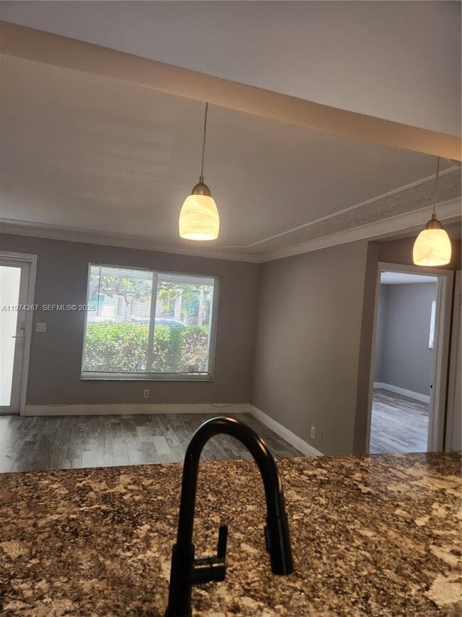 Building Photo - 107 18th Ave S