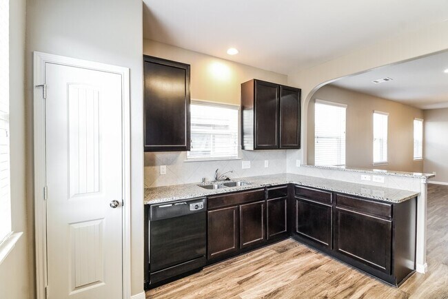 Building Photo - 10323 Leafy Autumn Path