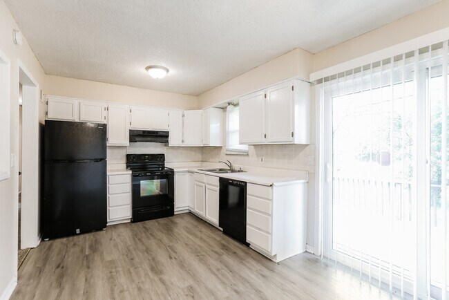 Building Photo - Great 3 Bedroom
