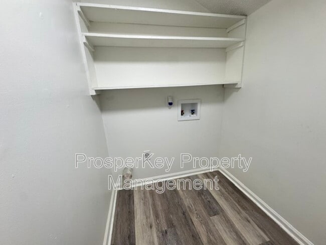 Building Photo - 3915 Woodruff Rd