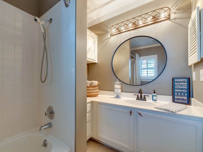 Building Photo - A picture perfect cottage home ready for you with community pool!