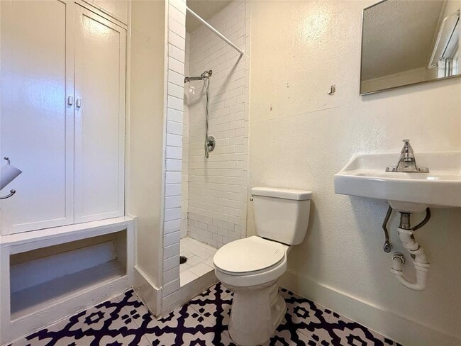 Building Photo - 916 Keith Ln