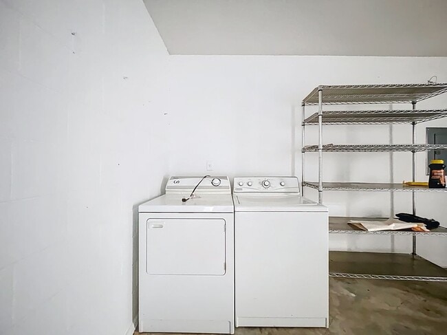 Building Photo - 224 N Hawthorne Ave
