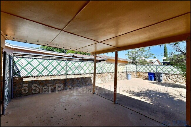 Building Photo - 5613 Creston Ave