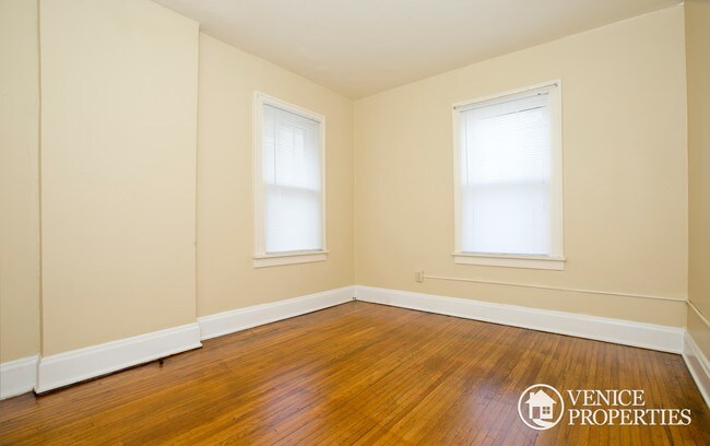 Building Photo - 103 W Norwich Ave