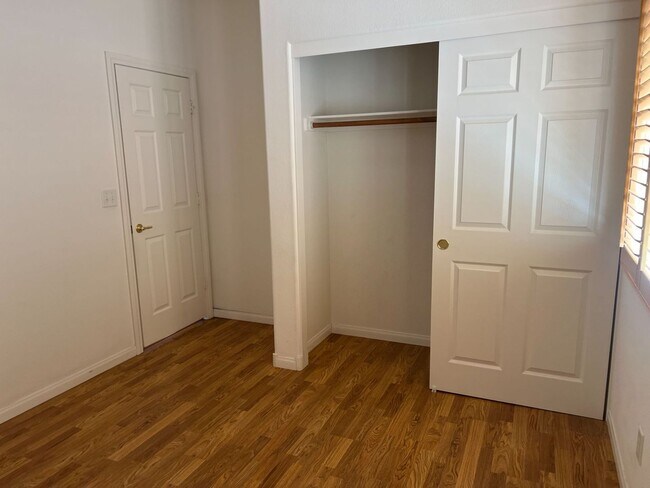 Building Photo - Summerlin North