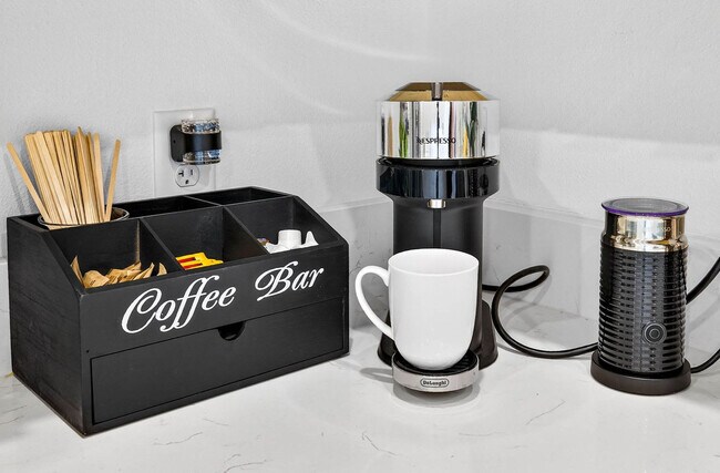 Building Photo - 1734 W Cherry St