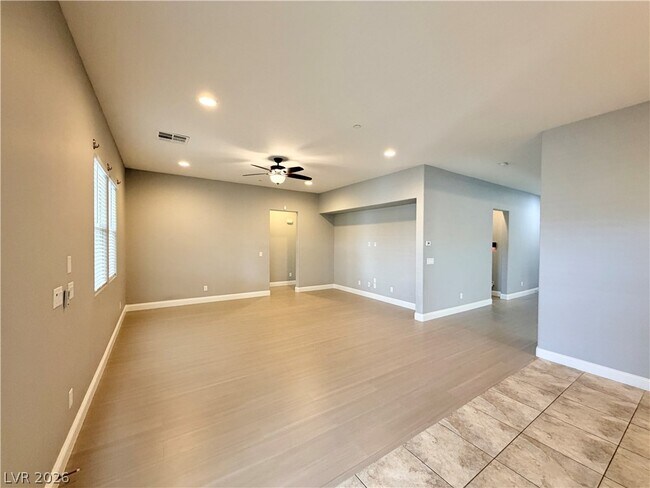 Building Photo - 2117 Thames View St