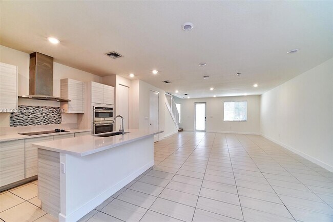 Building Photo - 10447 NW 66th St