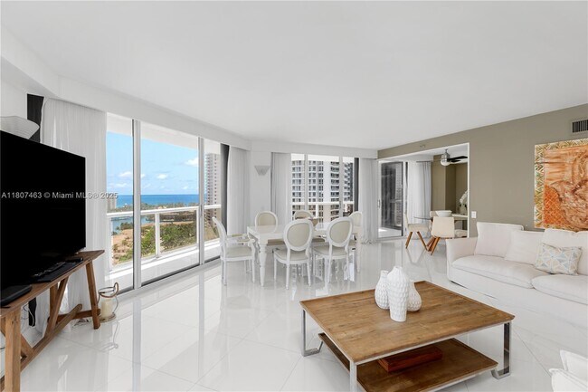 Building Photo - 3640 Yacht Club Dr