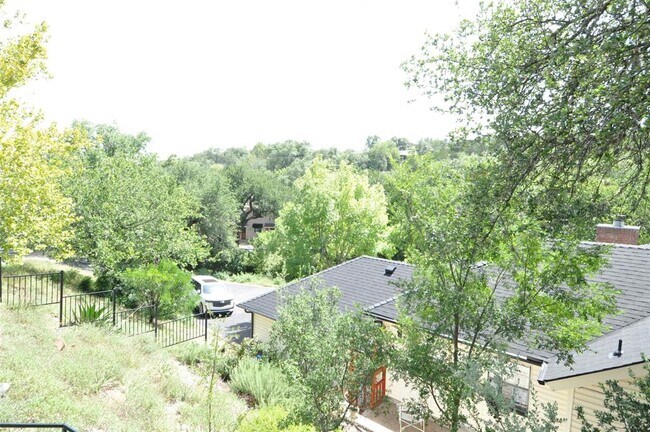 Building Photo - 9902 Talleyran Dr