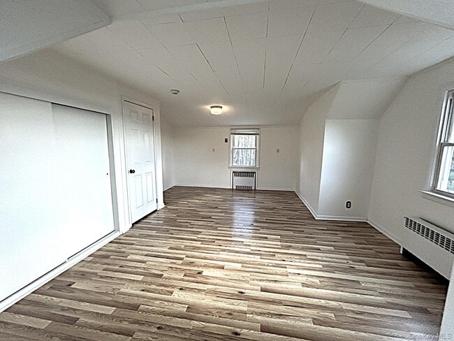 Building Photo - 8 Ridge St