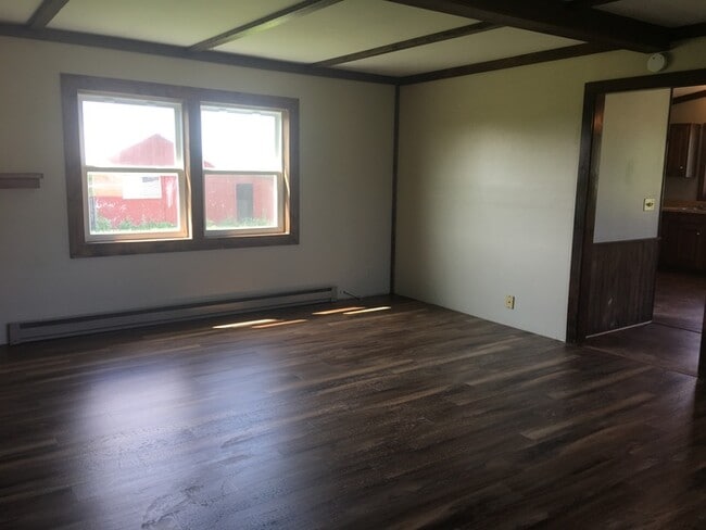 Building Photo - Cozy 3 bedroom 1.5 bath with 2 stall detached garage in country setting