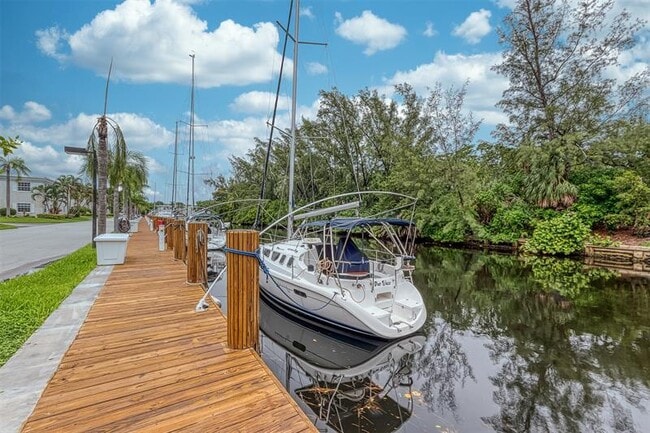 Building Photo - 6449 Bay Club Dr