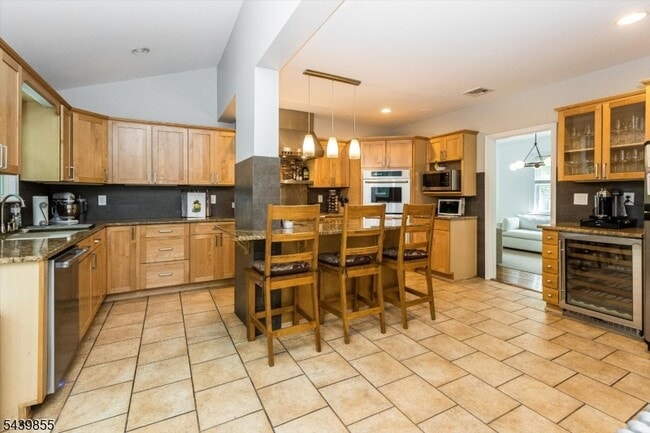 Building Photo - 25 Riverview Dr