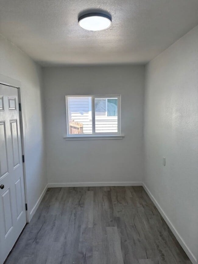Building Photo - FULLY REMODELED 3 BEDROOM SINGLE FAMILY HOME