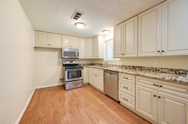 Building Photo - 5730 Southminster Dr