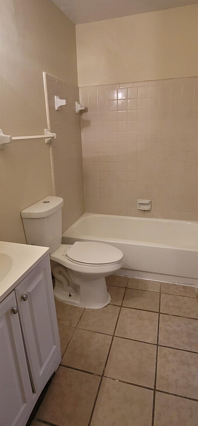 Building Photo - 306 White Dr