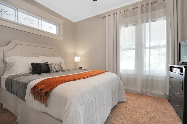 Building Photo - Bellaire Residence