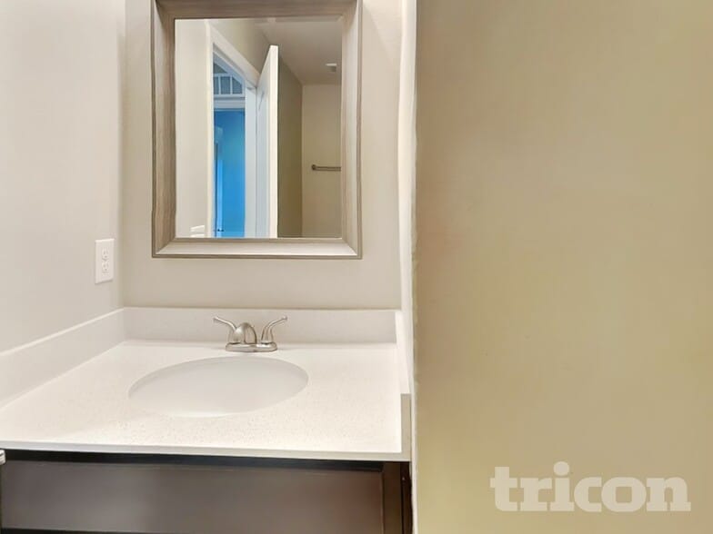 Building Photo - 1479 Swan Lake Cir