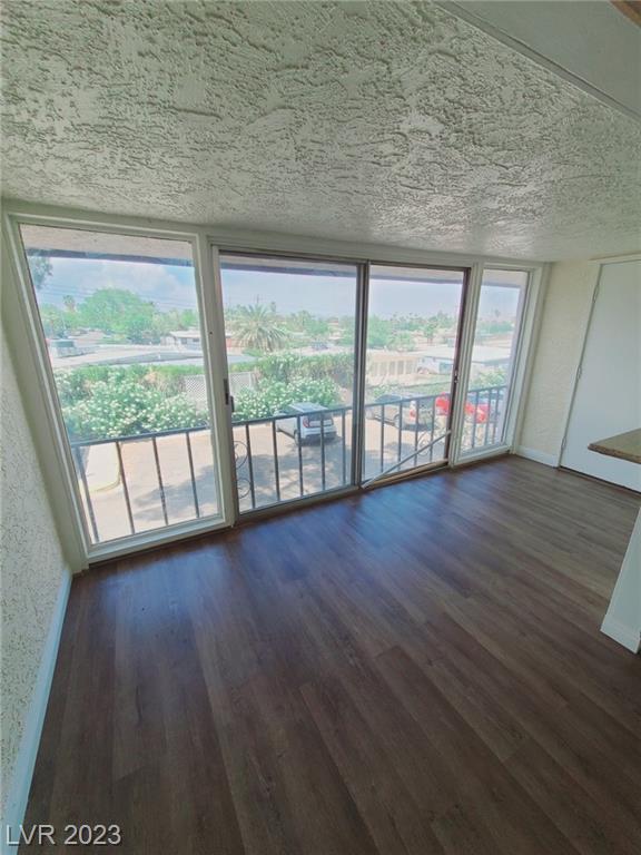 Building Photo - 1390 E Vegas Valley Dr