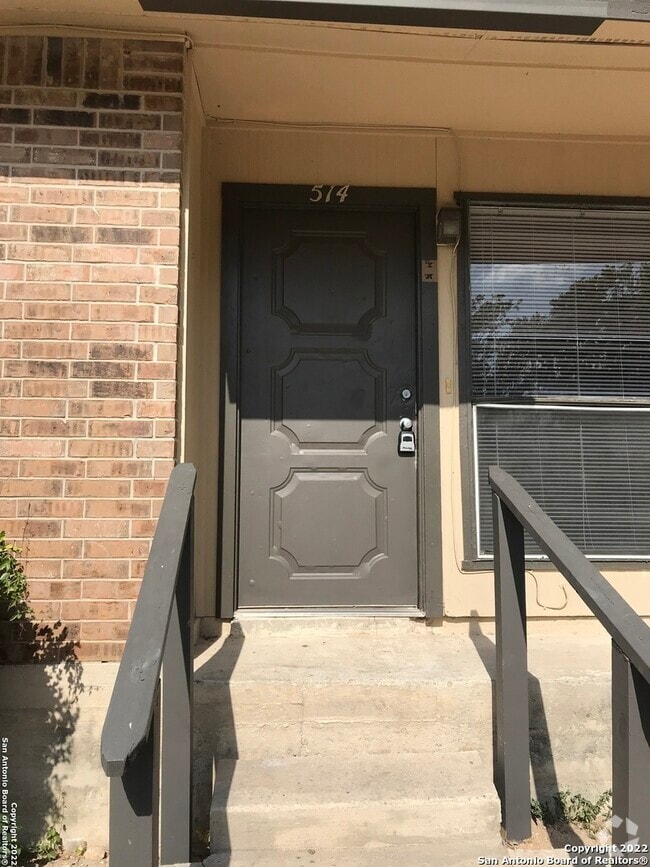 Building Photo - 514 Kellys Way