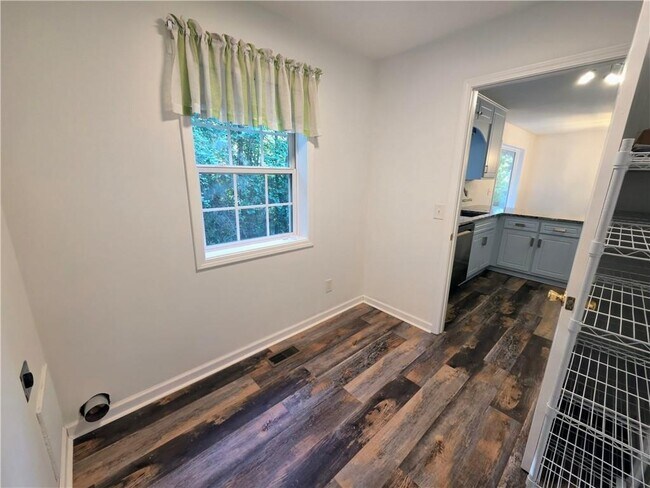 Building Photo - 3060 Glen Wallace Dr