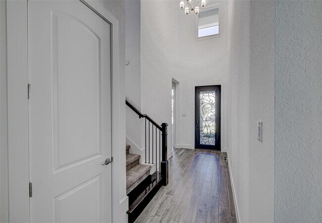 Building Photo - 8604 Pine Muhly Dr