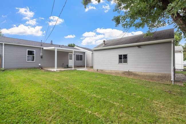 Building Photo - 261 Sunset Dr S