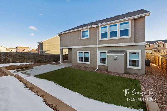 Building Photo - STUNNING 4BD HOME w/ NO ELECTRIC BILL! - Security Deposit Waiver Available