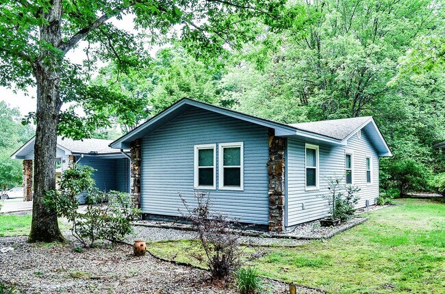 Building Photo - West Gate Area Home | Home | Unfurnished