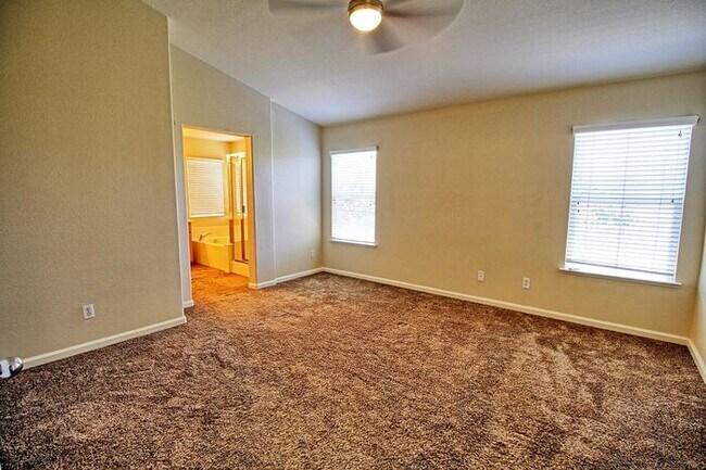 Building Photo - Lovely, Hidden Lake 4 bedroom, 2.5 bathroo...
