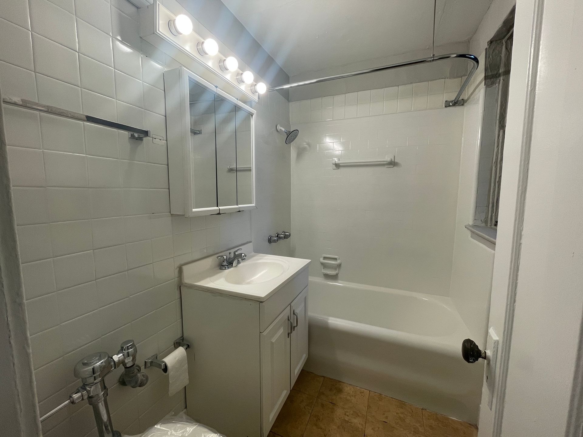 Building Photo - 831 W Bradley Pl