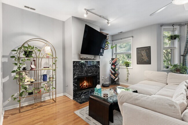 Building Photo - 1522 N Bosworth Ave